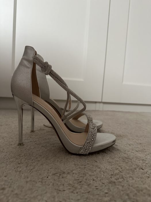 Srebrne sandałki na obcasie