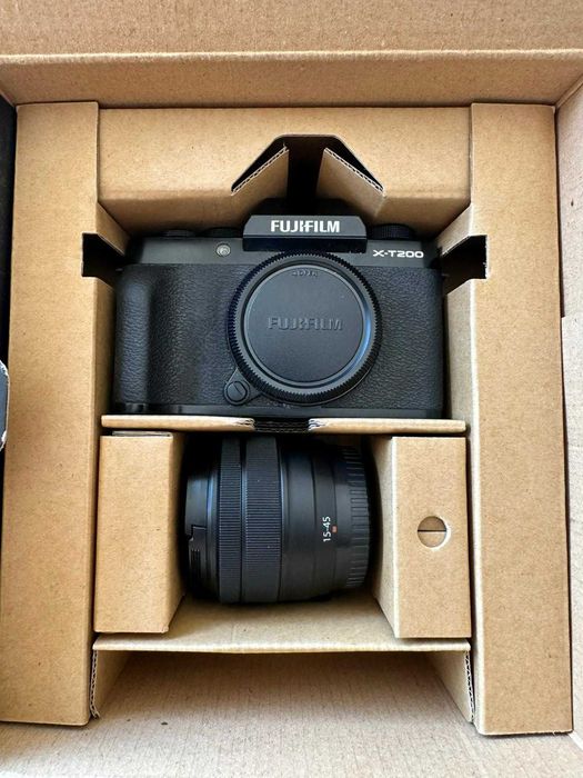 Fujifilm X-T200 + Fujinon XC 15-45mm