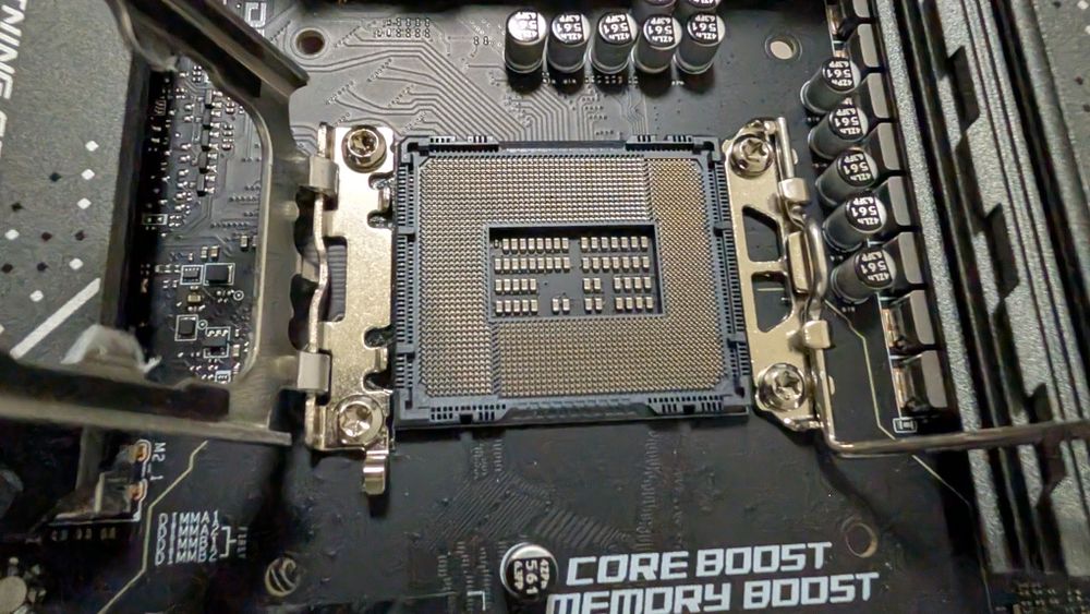 Материнская плата MSI Z790 Gaming Plus WIFI DDR5, идеал состояние