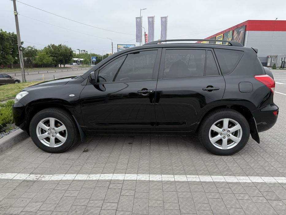Автомобіль Toyota Raw 4