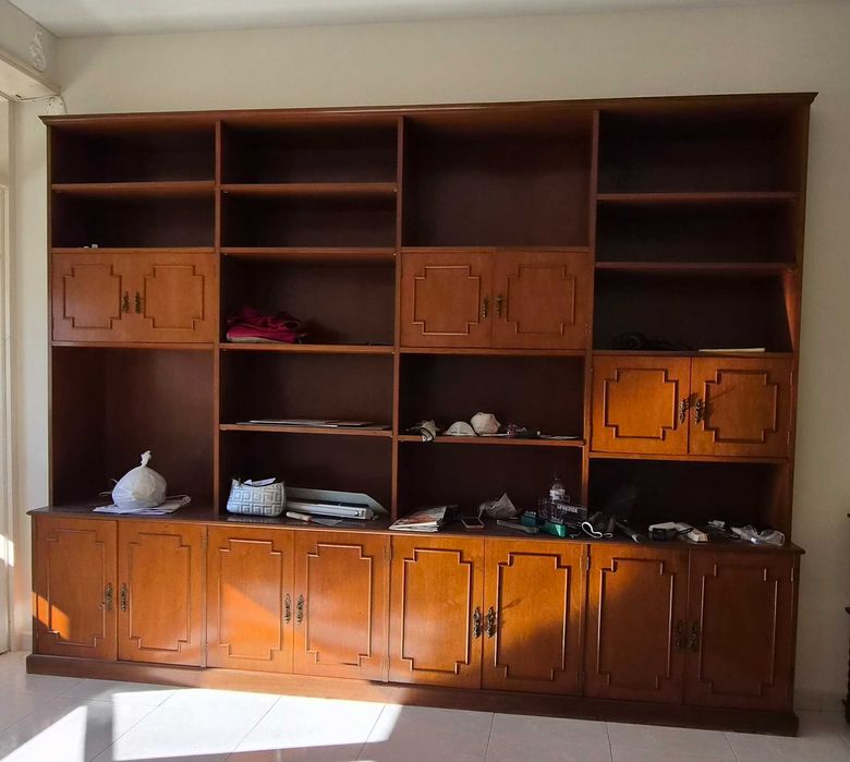 Móvel de Sala em madeira de grandes dimensões