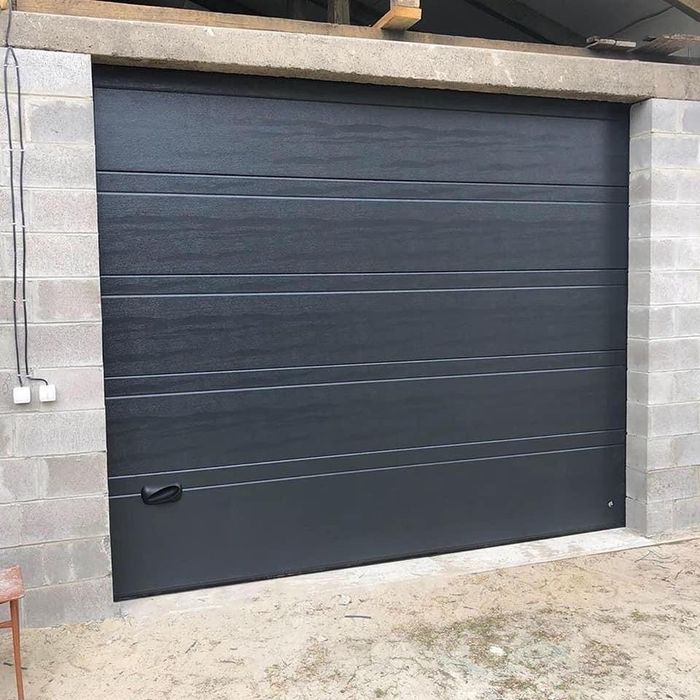 Продаю ворота секційні з автоматикою / гаражні ролети