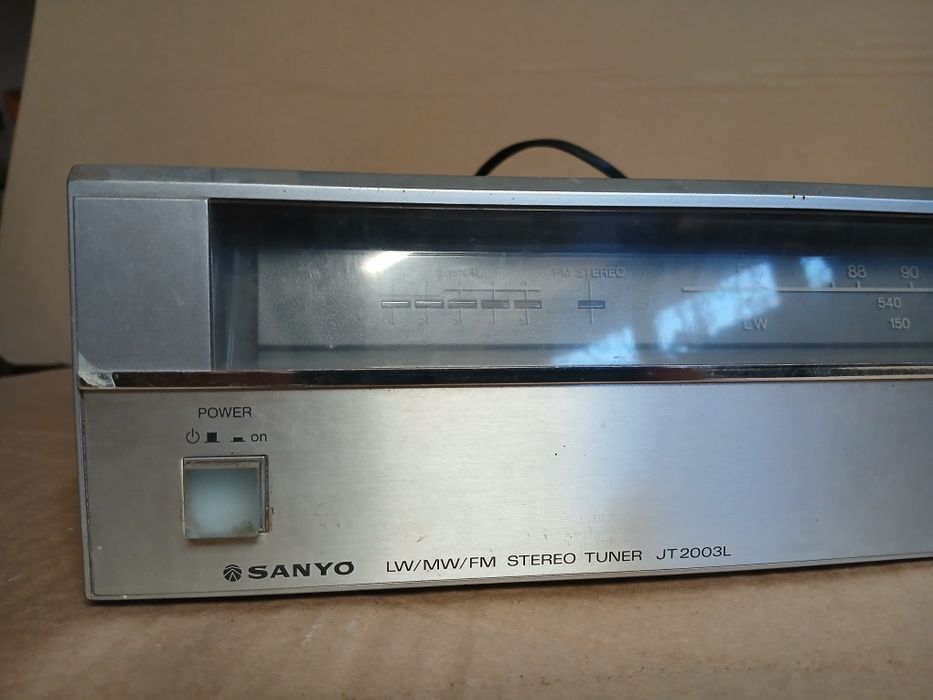 Vintage/retro tuner radiowy SANYO JT 2003L,  lata 80"