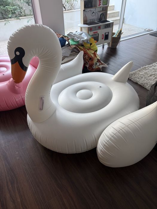 Insuflavel gigante flamingo rosa e cisne branco