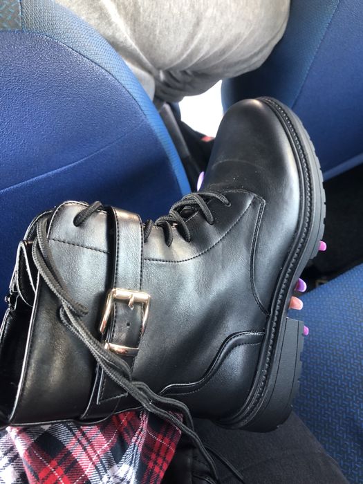 Bota preta nunca usada C&M Paris