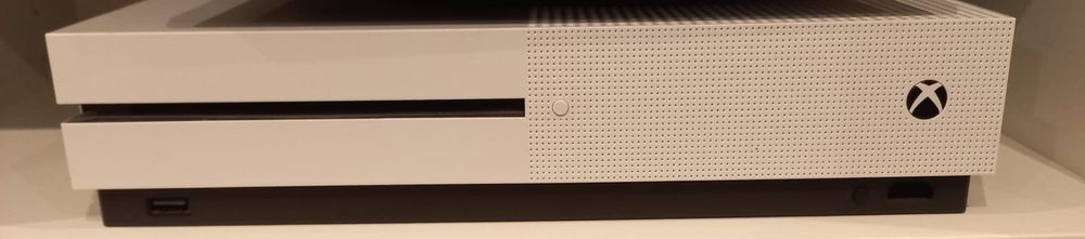 Xbox one s  1tb.