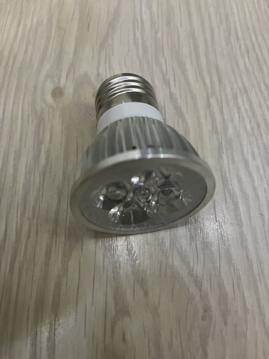 Светодиодная фитолампа фитосветильник 15W E27 LED Grow light