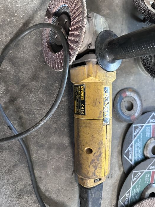 Rebarbadora DeWalt DW 811