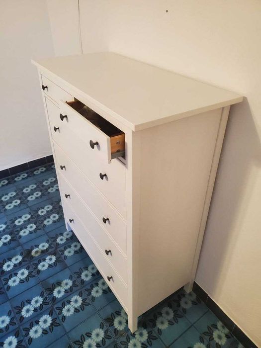 Cómoda IKEA Hemnes branca — como novo