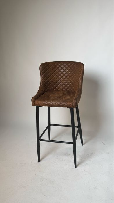 Cadeira de bar PEBRINGE com encosto tecido castanho/preto