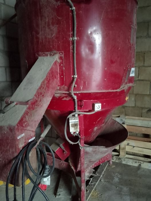 Mieszalnik pasz zuptor 1500 kg