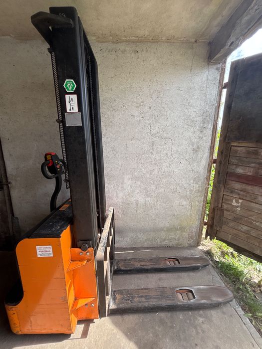 Wózek podnośnikowy elektryczny