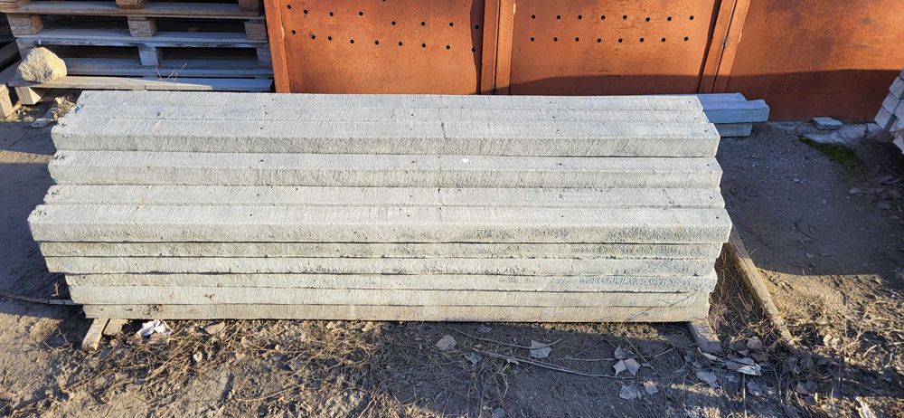 Бетонні стовпчики