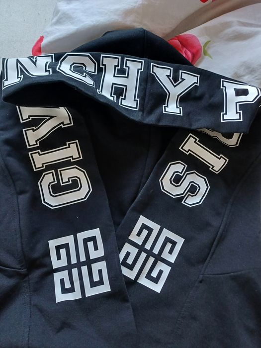 Cudna dresowa sukienka Givenchy