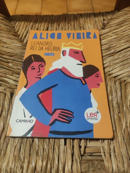 Livro "Leandro, Rei da Helíria" de Alice Vieira