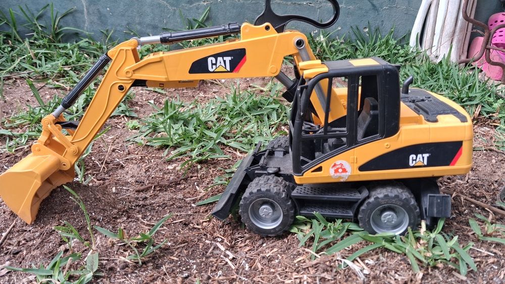 Escavadora Caterpillar para crianças - Bruder