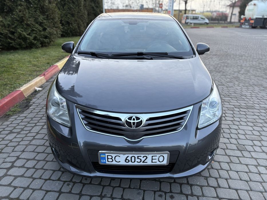 Автомобіль Тойота Авенсіс