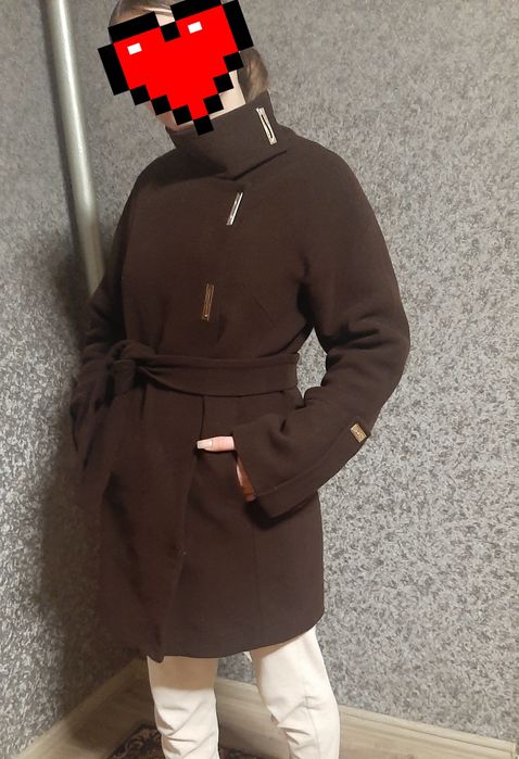 Зимнее тёплое пальто, красивого шоколадного цвета