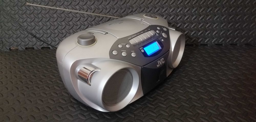 Radiomagnetofon z CD JVC RC-EX36 (boombox)