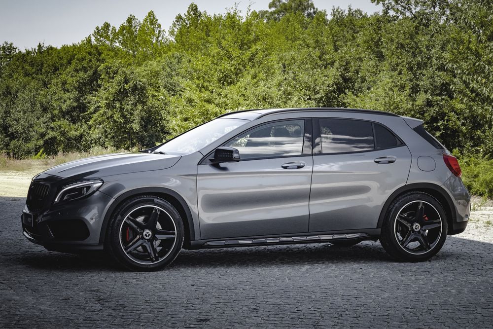 Mercedes-Benz GLA 220 d AMG  177cv (7G-DCT) SILVER MOTION