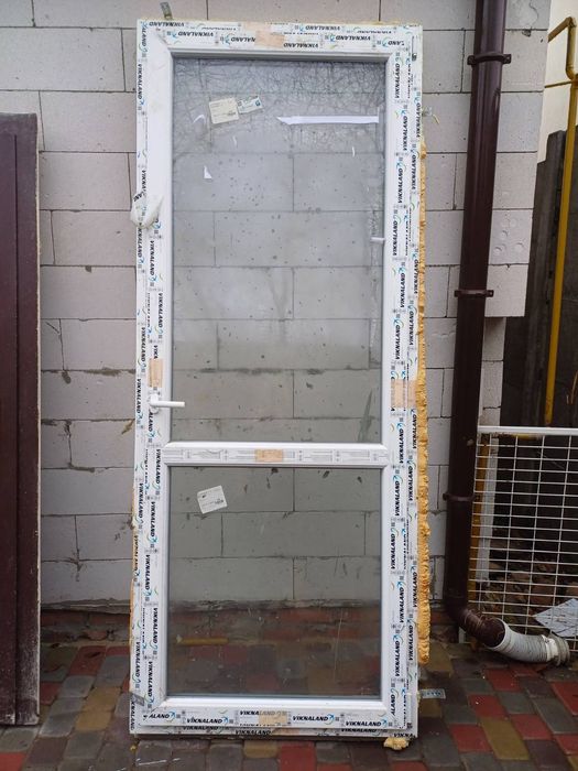 Продам дверь и  2 окна