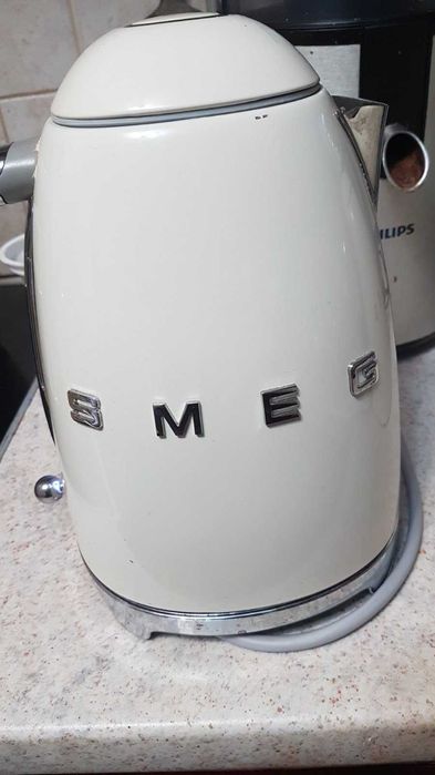 Електричний чайник Smeg  бd в ідеальному стані  2400 -3700гр ( Англія)