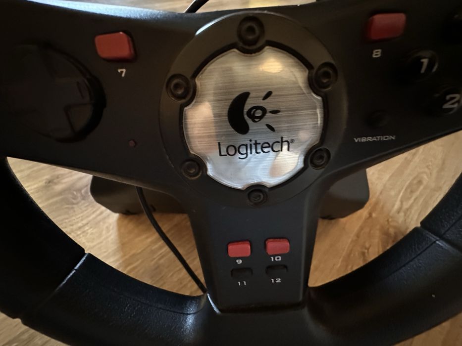 Ігровий руль Logitech