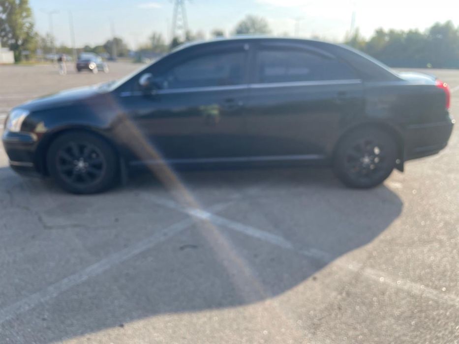 Продам автомобіль Toyota Avensis