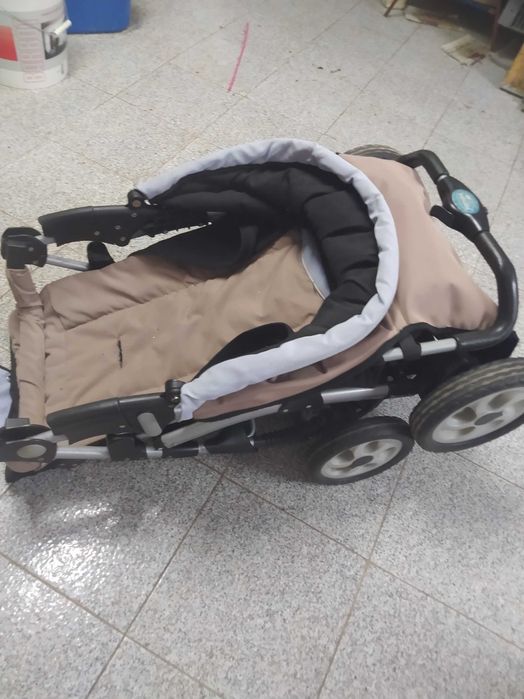 Carrinho de passeio de bebé