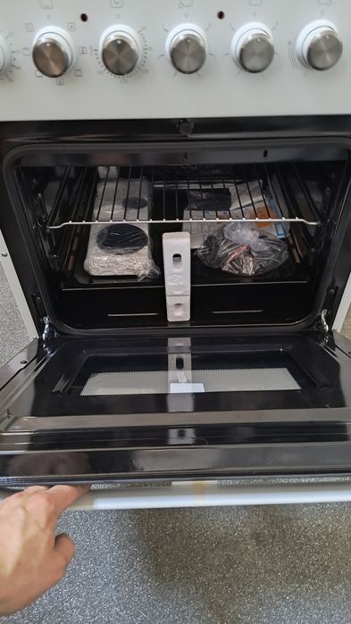 Продам новую плиту Eleyus TWINGO 6007 H2 EF WH