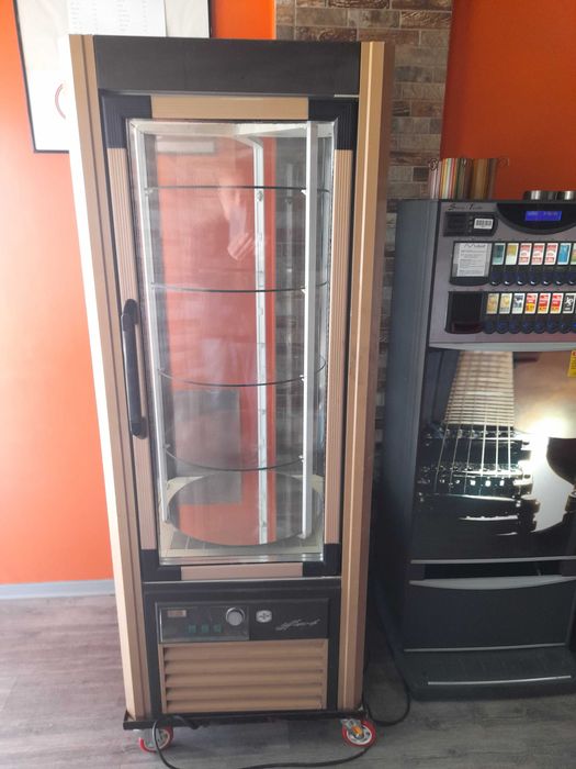 Vitrine vertical bolos