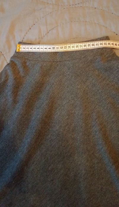 Szara ciepła spódniczka