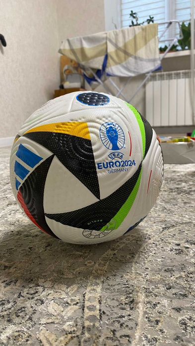 М'яч футбольний Адідас FUSSBALLIEBE EURO 2024, розміри 4 або 5