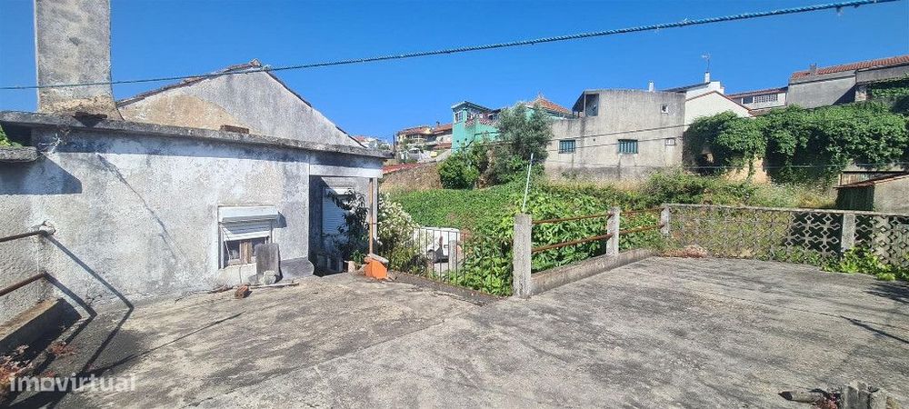 Moradia M3 com terreno em zona de Ceira