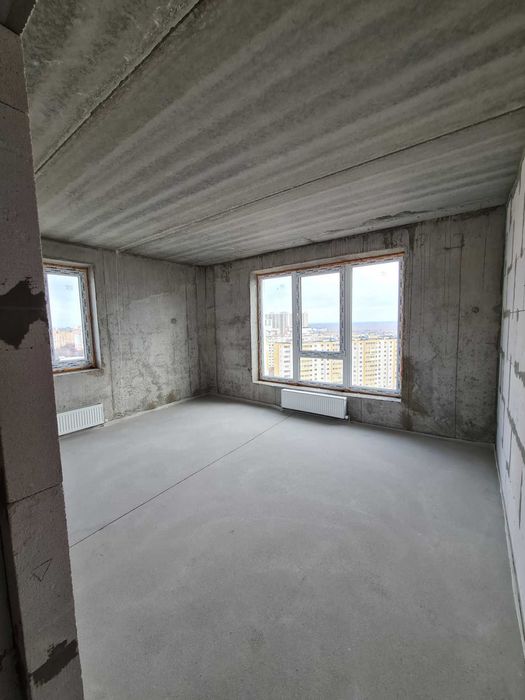 В продаже 2-комнатная квартира с возможностью перепланирования.