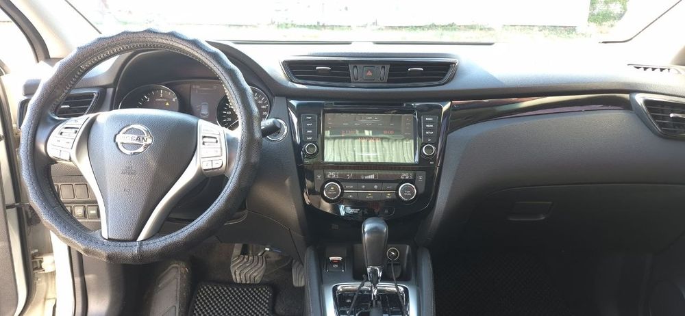 Nissan Qashqai. .