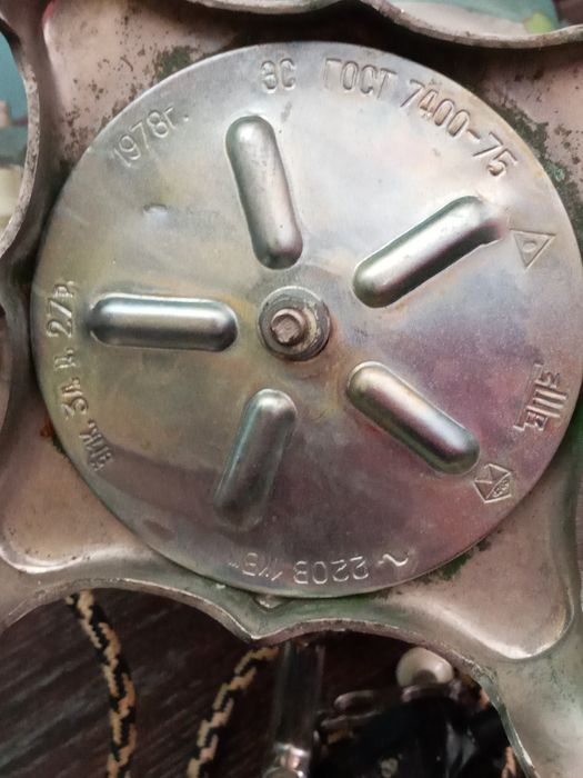 Самовар 1978 года. Ёмкость на 3 литра, отличное состояние, рабочий , .