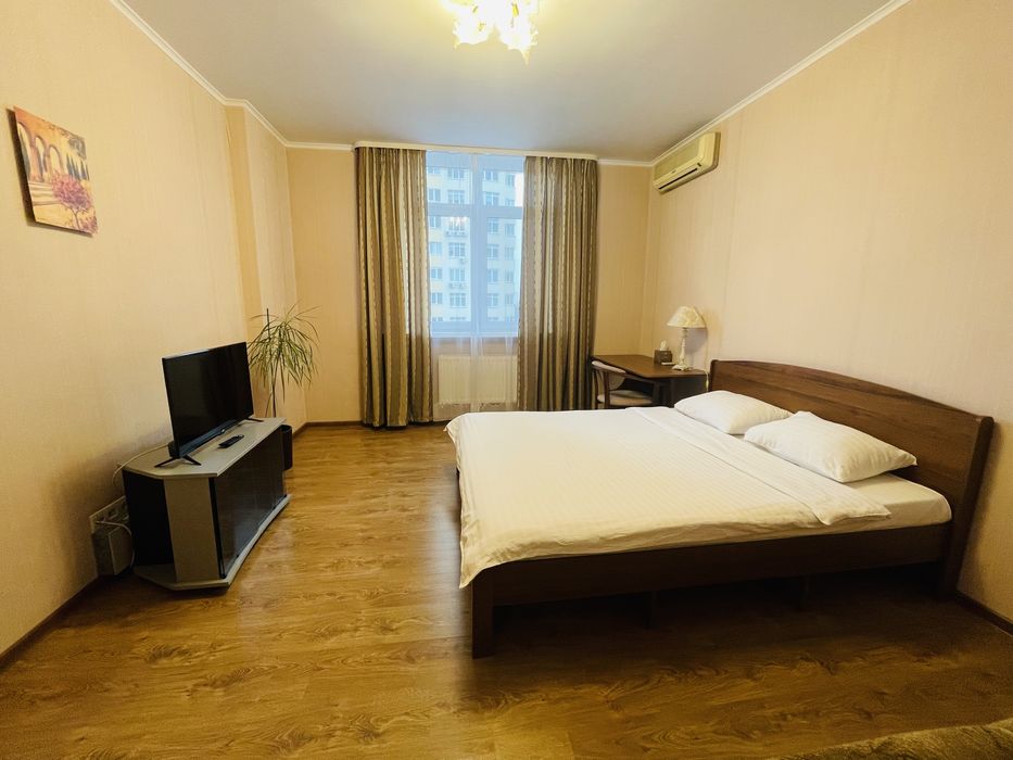 Посуточно Киев Левый берег , ЖК Парковые Озера