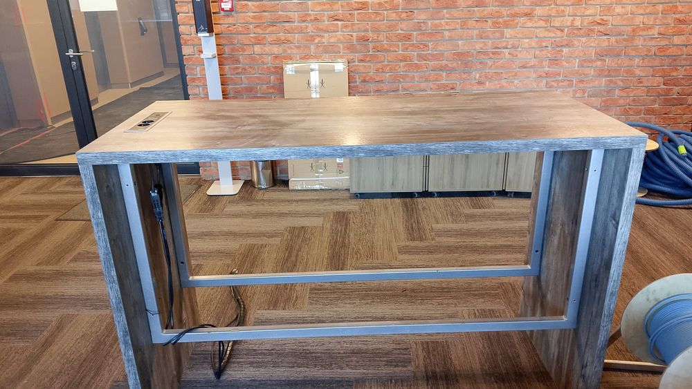 Stolik biurowy wysoki