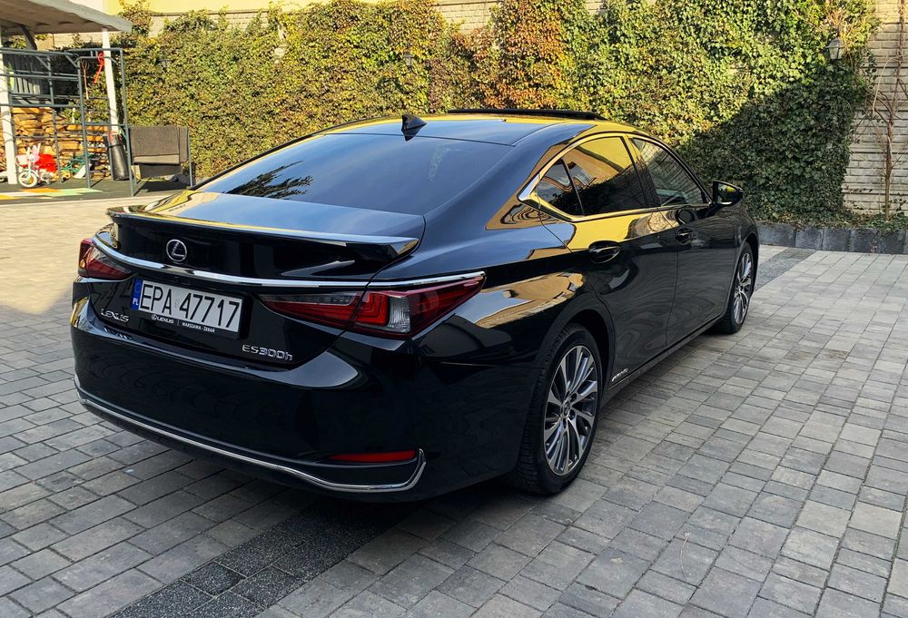 Zadbany LEXUS ES 300h