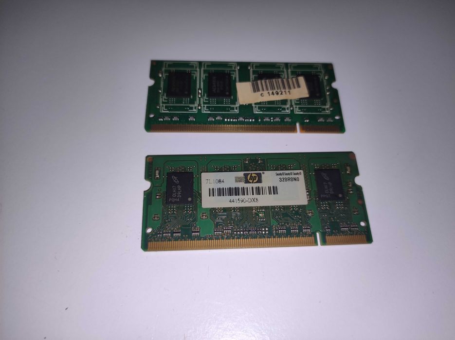 Pamięć RAM DDR2 SO-DIMM, dwie kości po 1GB, 800MHz