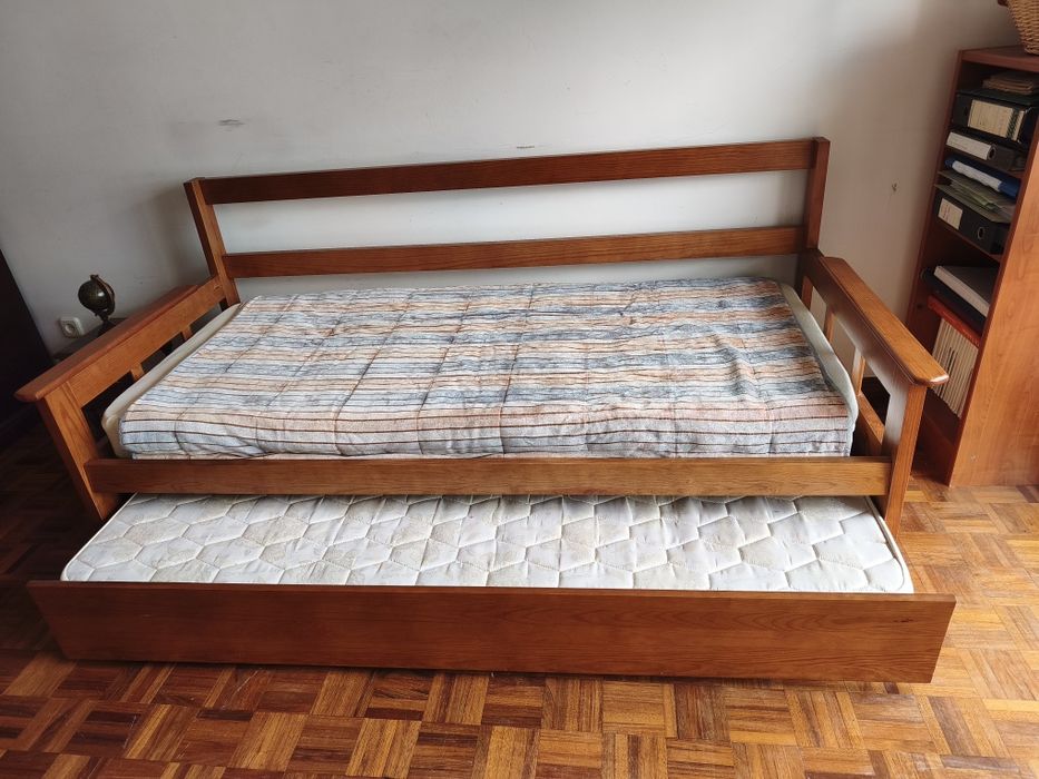 Cama dupla de solteiro