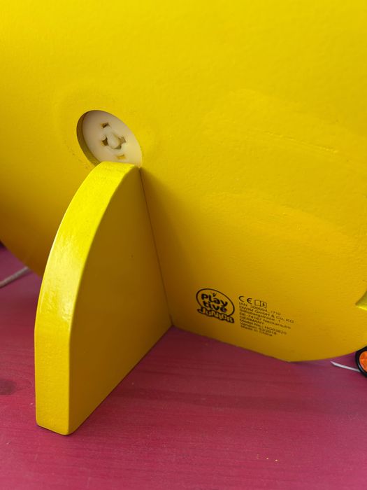 Relógio brinquedo em madeira impecável