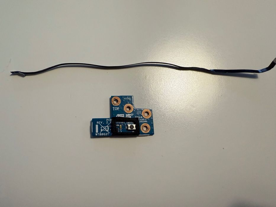 Asus ProArt Studiobook W700: Włącznik [POWER ON/OFF BUTTON]