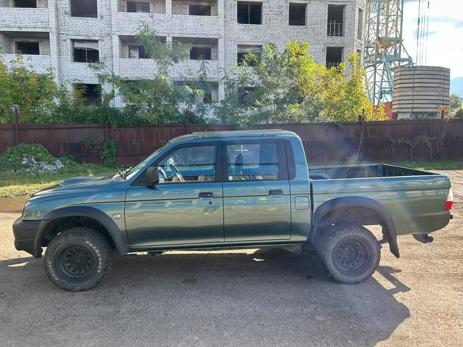 Mitsubishi L200( Містубісі Л200) 2003 рік 2,5 Дизель Механіка Повний привід 4Х4 Гарний Пікап