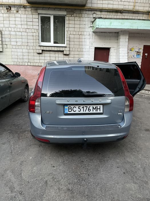 Вольво v50  замінений двигун та демфер