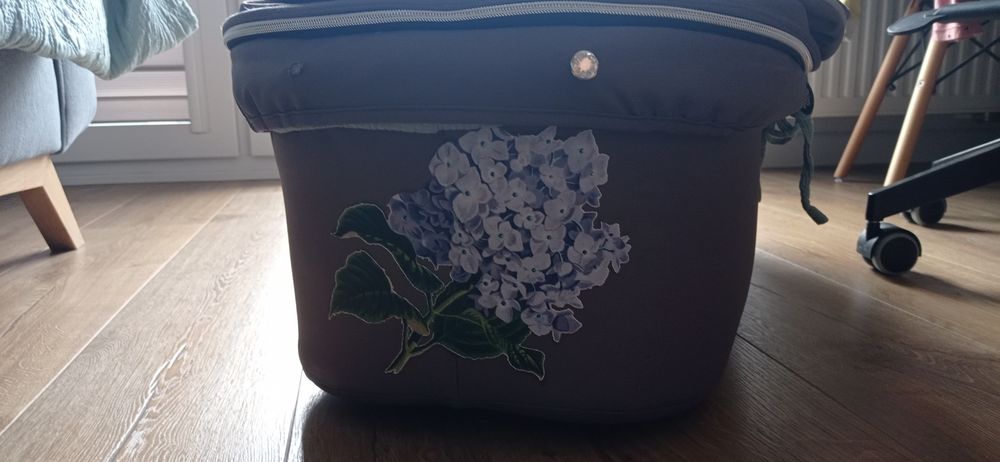 Gondola Valco Snap z motywem kwiatów