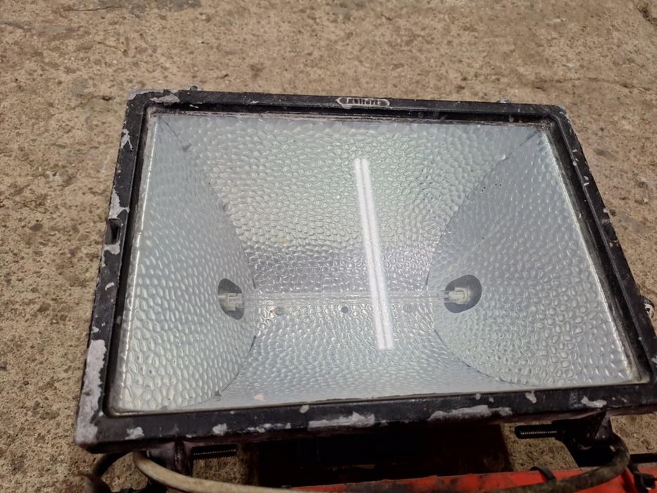 Halogen lampa zapraszam