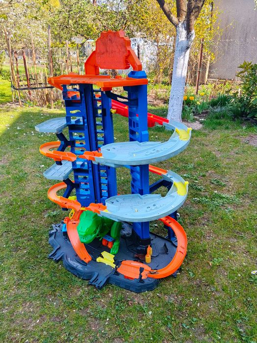 Zabawka hot weels Mattel mega garaż
