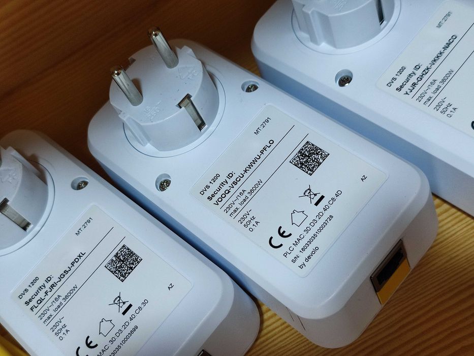 3x Powerline 1200 DVS ( Devolo) MT2791